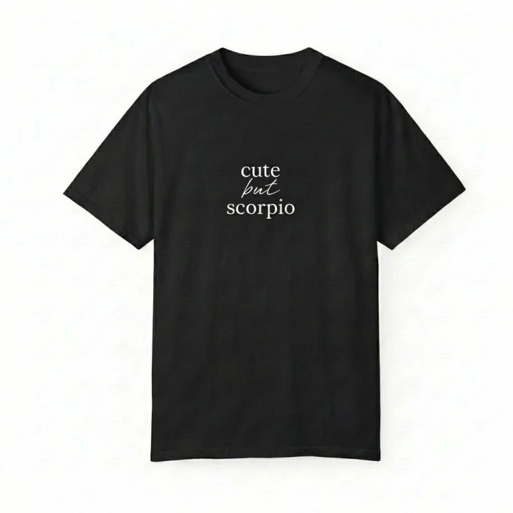 czarny t-shirt cute but scorpio.png