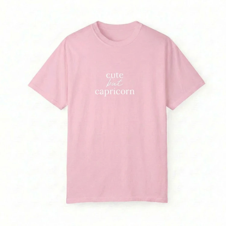 różowy t-shirt cute but capricorn.png